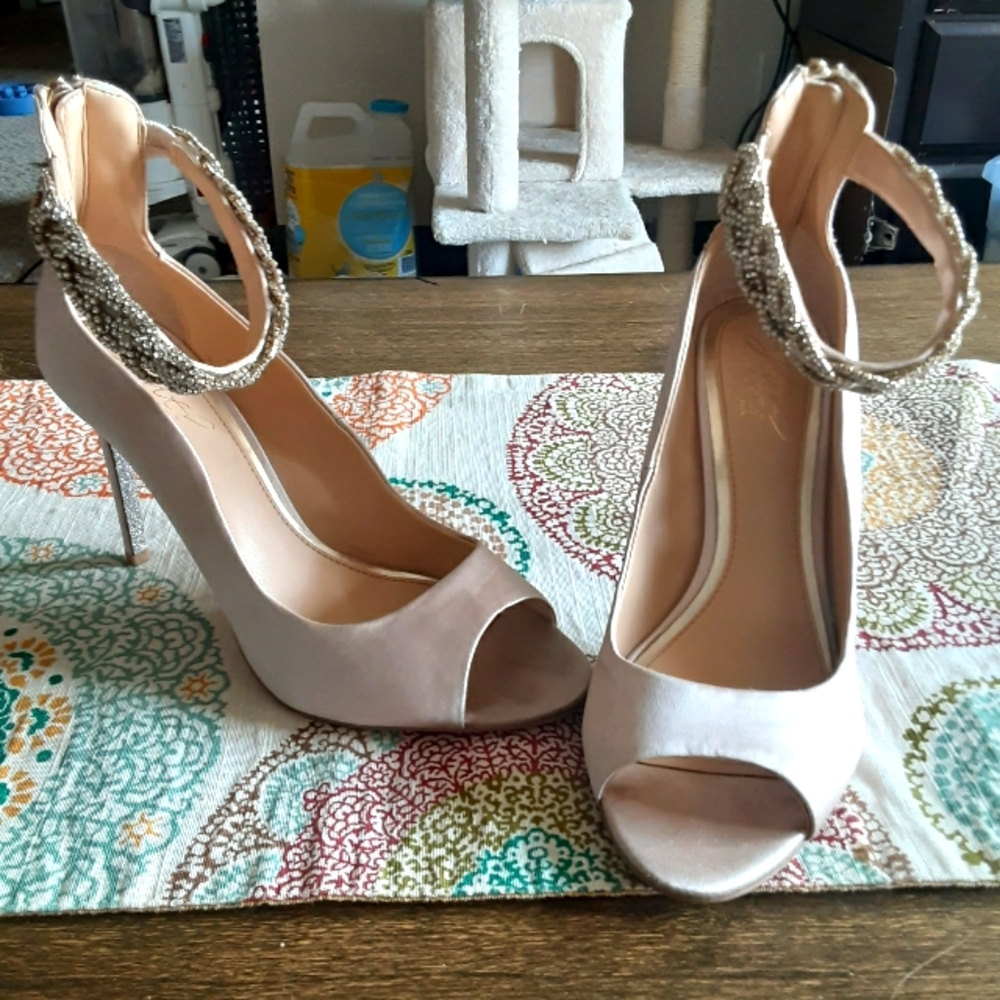 Jewel Badgley Mischka Pink Silk Heels